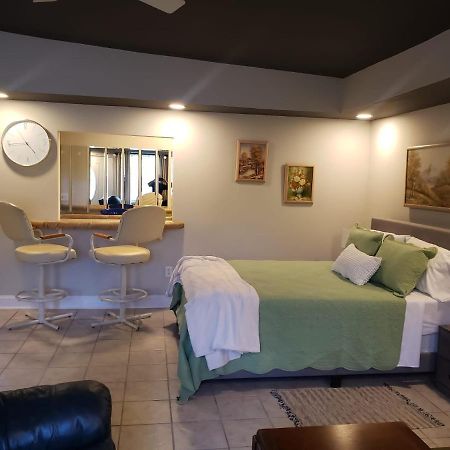 Bright & Spacious Studio Close To Clt Airport ガストニア エクステリア 写真